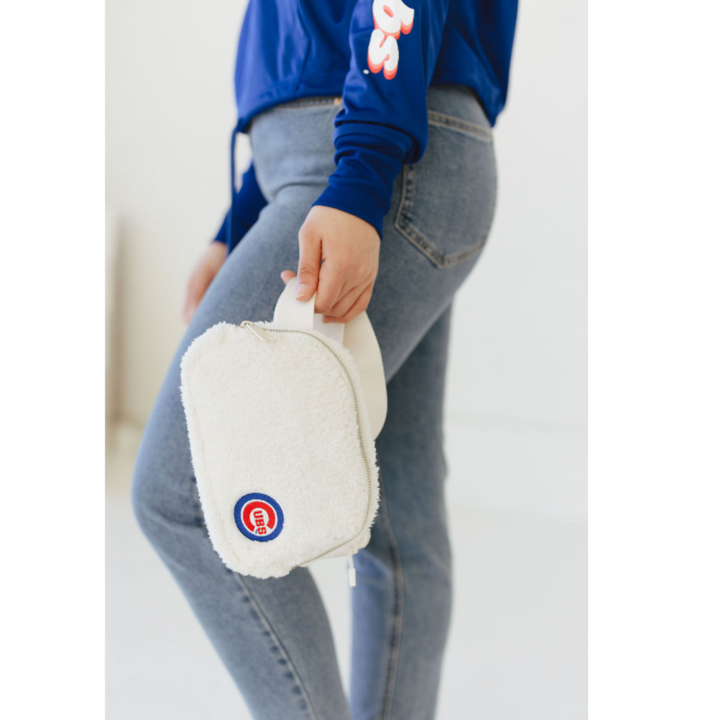 CHICAGO CUBS BULLSEYE LOGO SHERPA BELT BAG